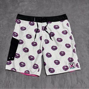 Quicksilver AOP Hot Lips Board shorts Mens Size 36 Polka Dots Side Pocket Swim